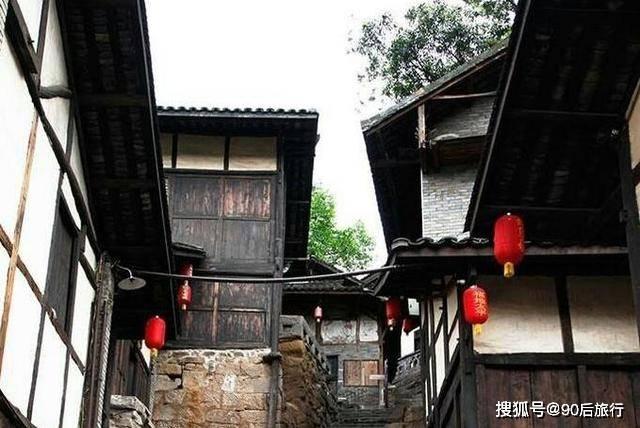 薛城区舜耕中学举行“挥墨创联迎新春,龙行龘龘庆甲辰”2024年迎新春送祝福活动